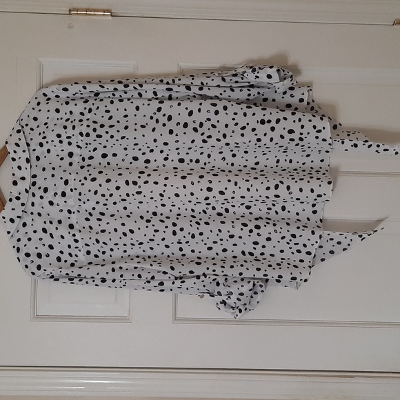 NWT INVESTMENTS WOMAN BLACK AND WHITE ANIMAL SPOTS BLOUSE SZ 1X - Picture 11 of 15